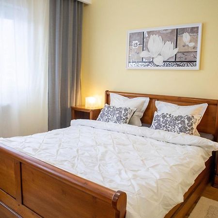 Oak Apartment - Piata Victoriei Bukarest Eksteriør billede