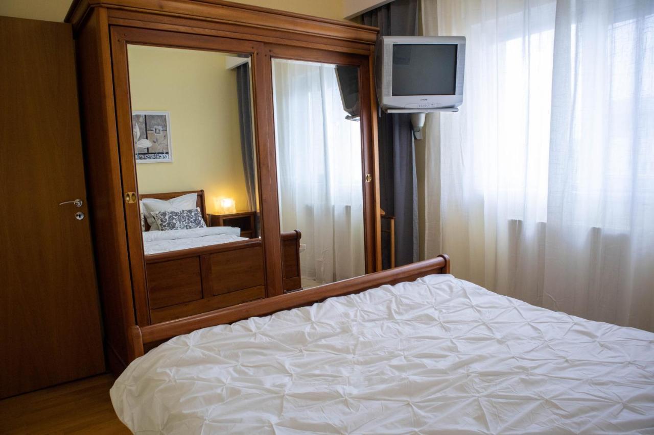 Oak Apartment - Piata Victoriei Bukarest Eksteriør billede