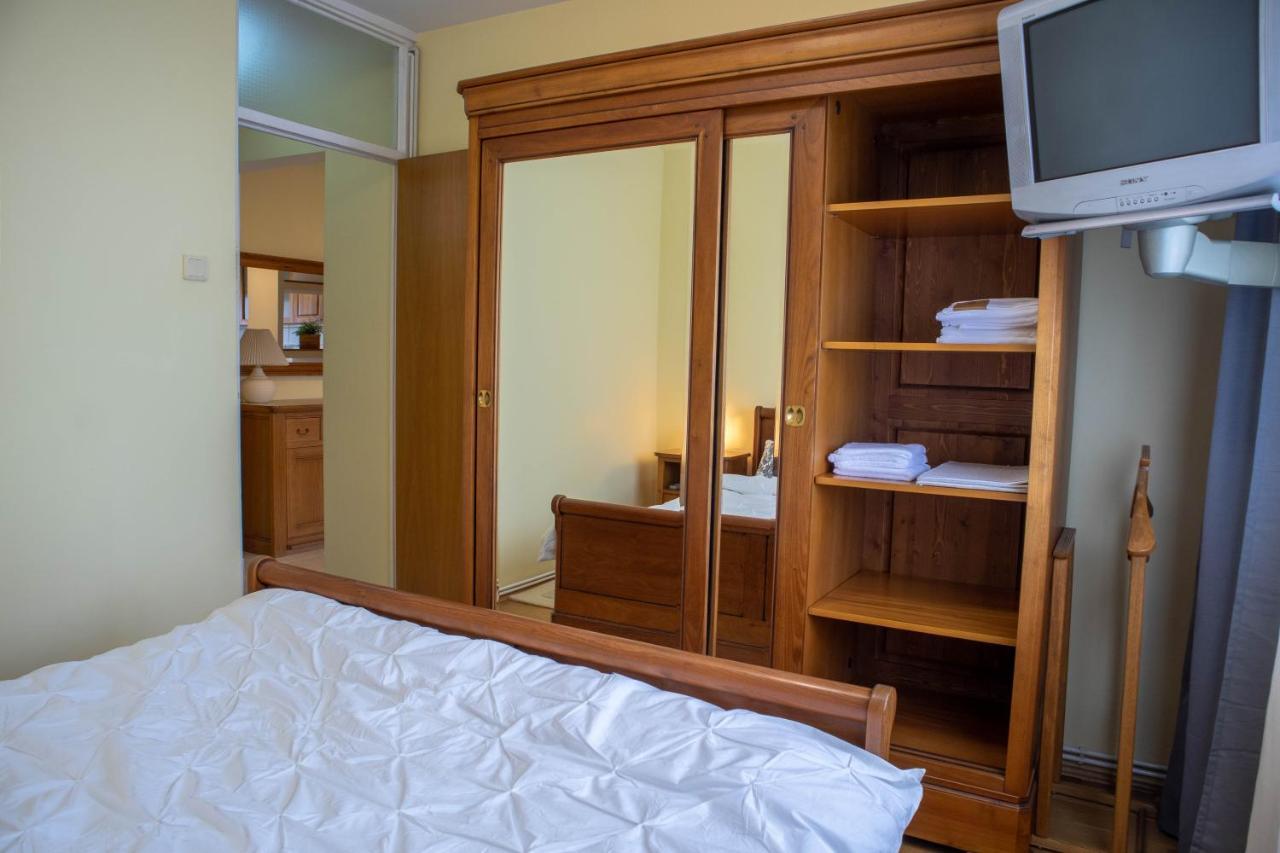 Oak Apartment - Piata Victoriei Bukarest Eksteriør billede