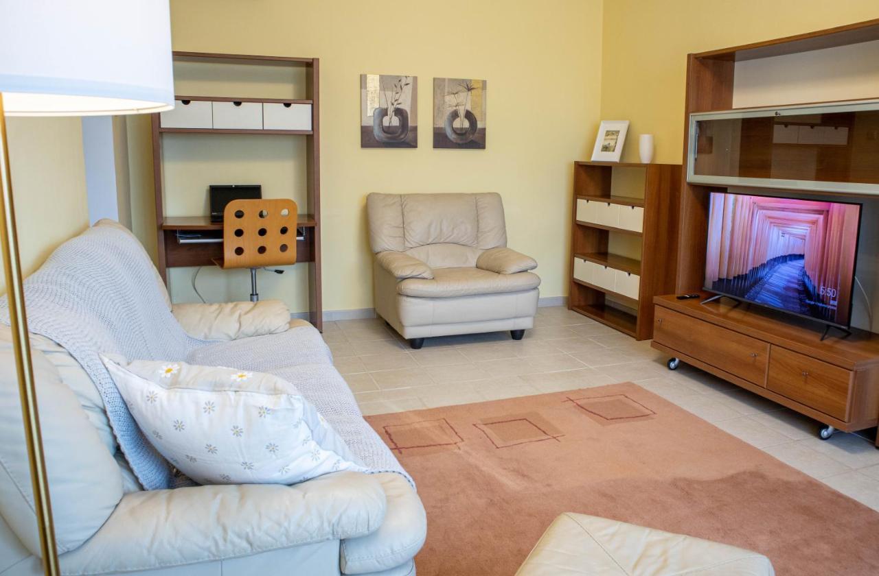 Oak Apartment - Piata Victoriei Bukarest Eksteriør billede