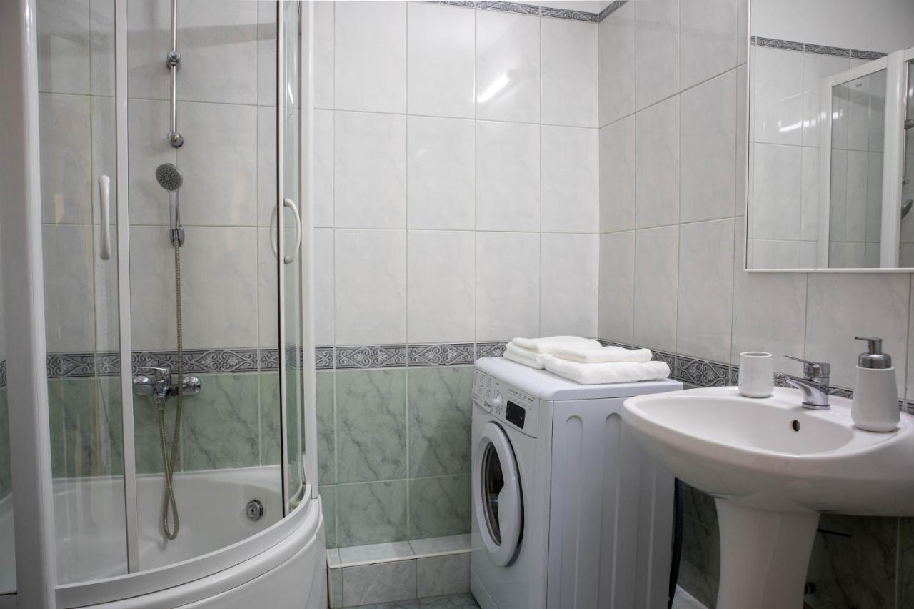 Oak Apartment - Piata Victoriei Bukarest Eksteriør billede